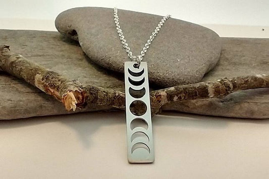 Jewelry: Moon Phase Pendant Silver